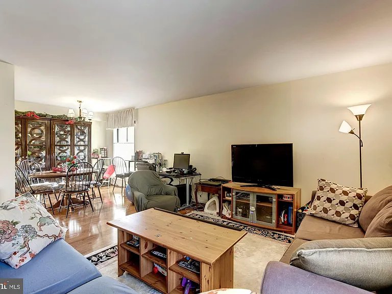 150 Monroe St #102 — Photo 4