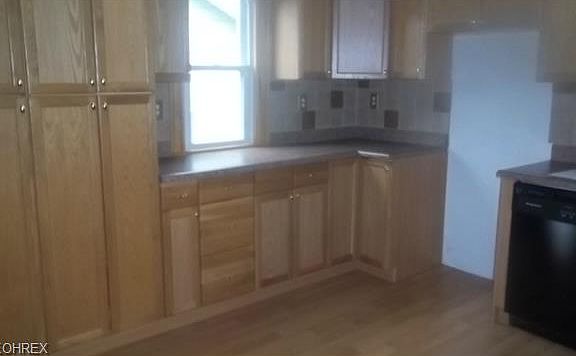 5th image of 252 Erskine Ave