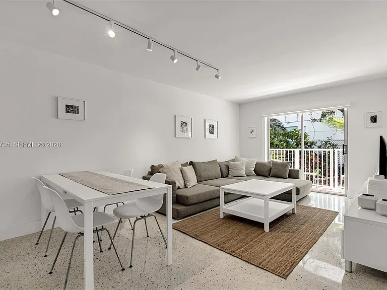 836 SW 1st St #102 — Photo 17