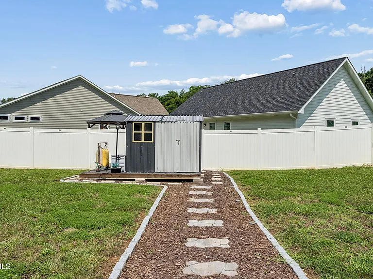 515 Villa Ln — Photo 35