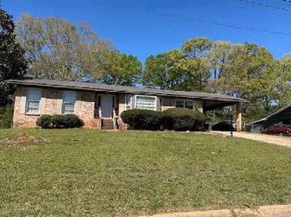 111 Meleah Dr, Talladega, AL 35160