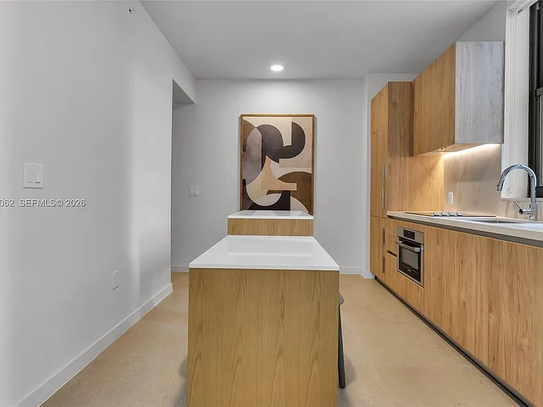 11 NE 6th St #407 — Photo 8