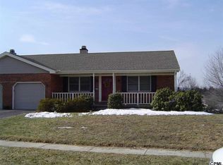 1371 Woodridge Dr, Middletown, PA 17057