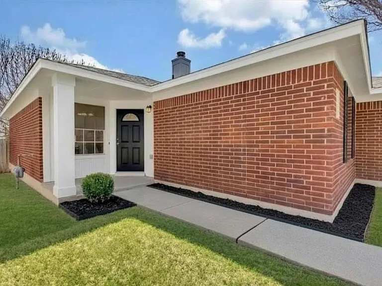 1101 Disraeli Cir — Photo 3