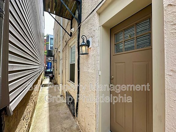 3rd image of 1229 E Oxford St APT B