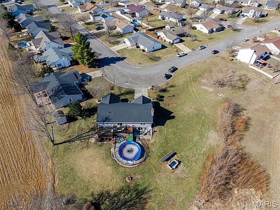 4th image of 227 Suburban Dr