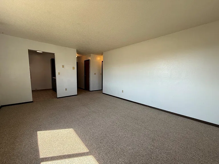 Salem Apartments — Photo 8