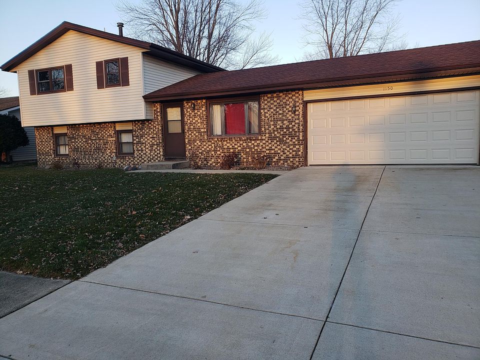 1150 Mallard Dr., Bradley, IL
Trilevel with attached garage and deck