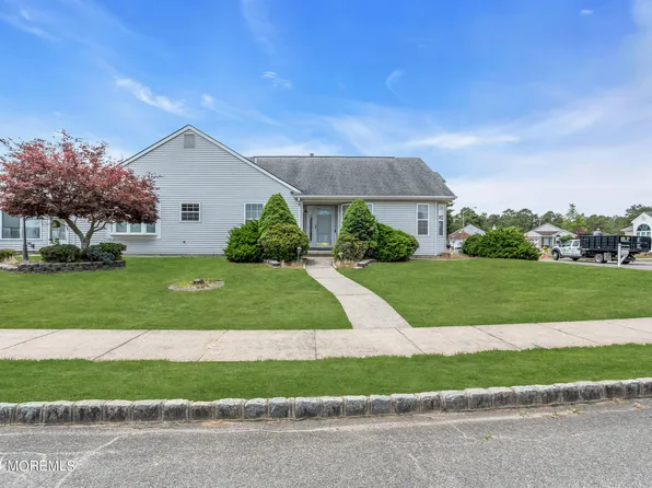 6 Colwyn Way, Toms River, NJ 08757