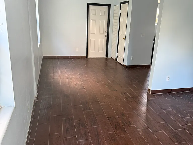 4565 Lexington Ave — Photo 18
