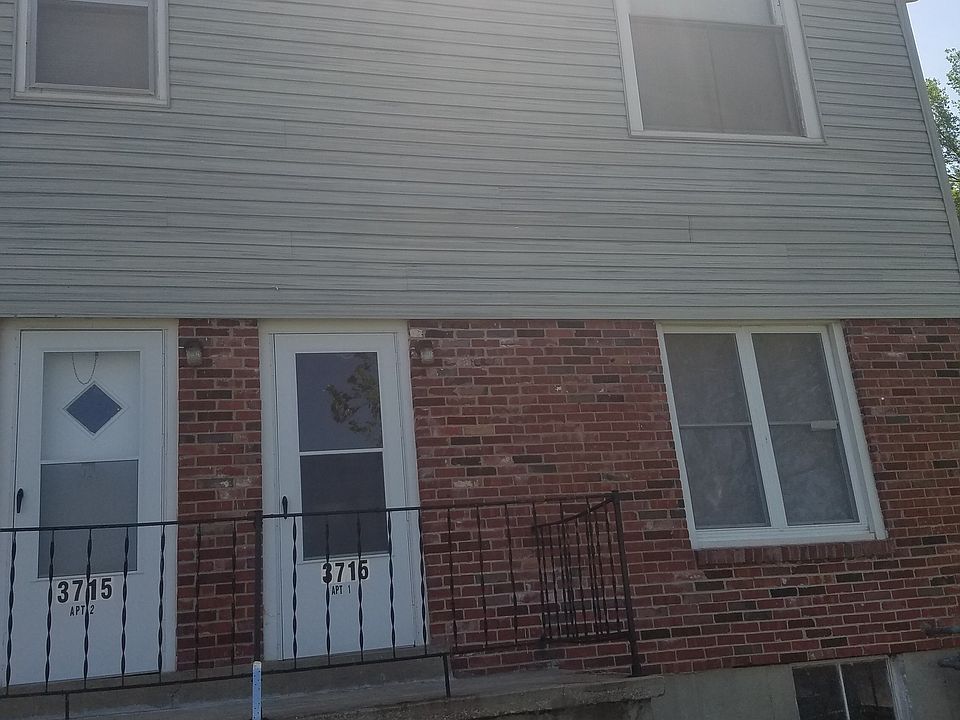 3715 Front Of Apartment