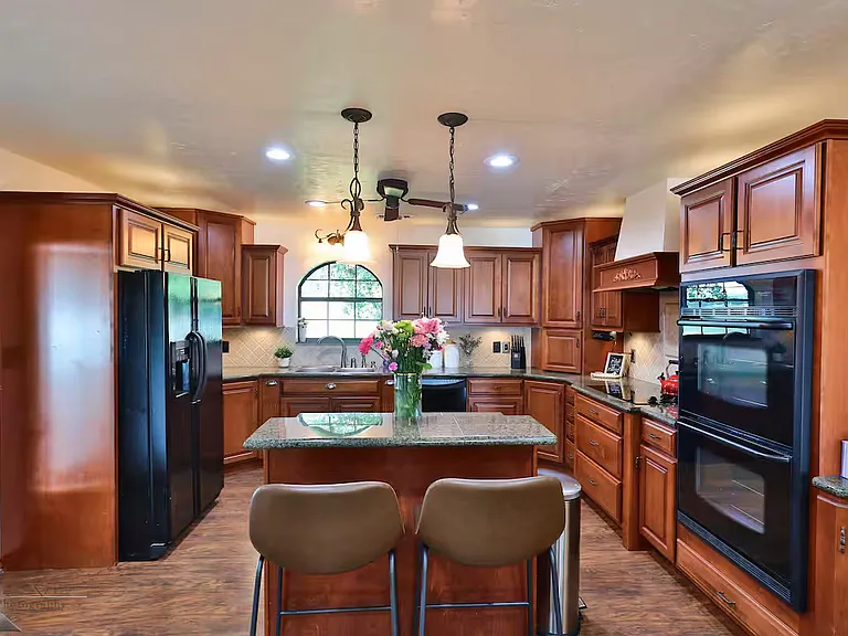 3550 Private Road 2631 — Photo 5