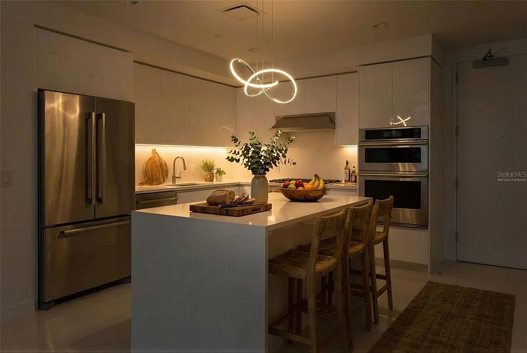 2 bed, 2.5 bath, 1277 sqft, $7,900 — Photo 2