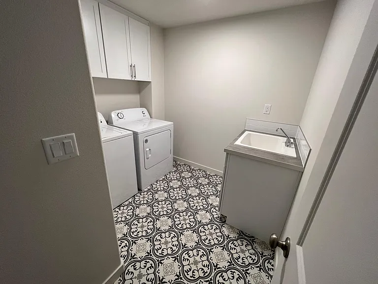 3921 Lynn St — Photo 19