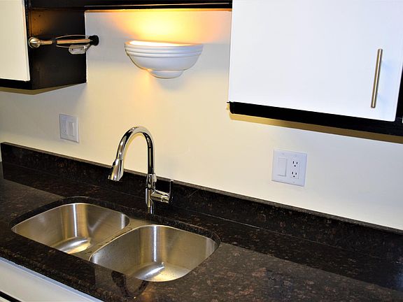 5th image of 525 Winston Dr APT 8