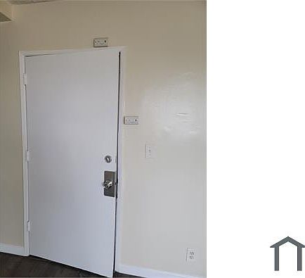 4th image of 922 W 84th St #12