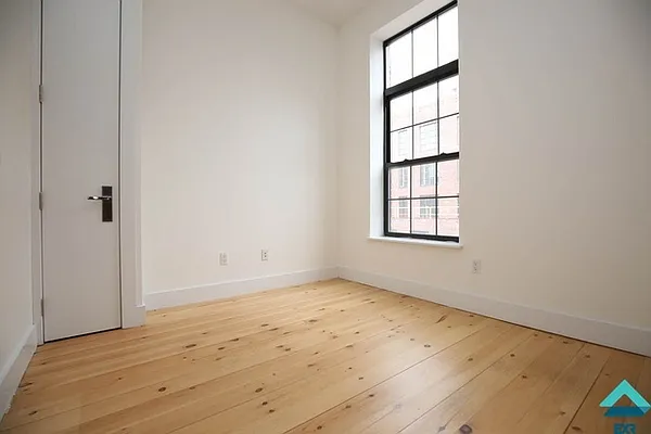 Rented by EXR | media 10