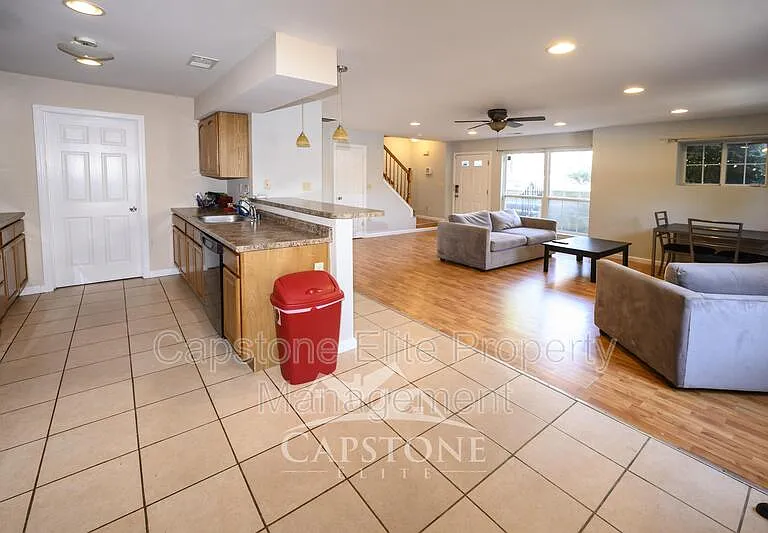 3 Ashby Ln — Photo 5