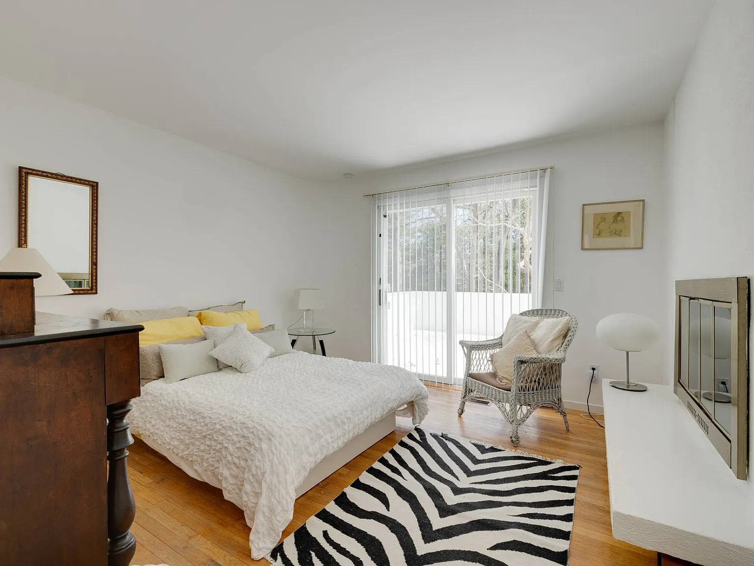 Modern Hamptons Home — Photo 4