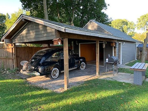 3rd image of 3400 Southwood Dr