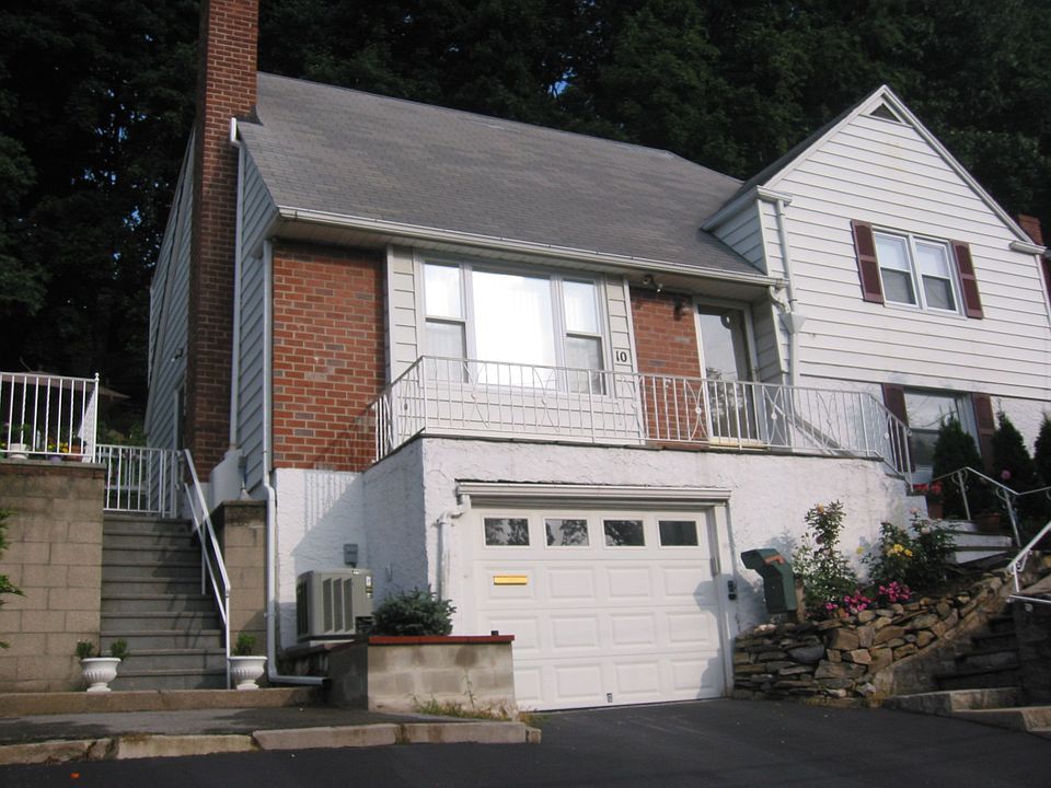 2nd image of 10 Dogwood Dr