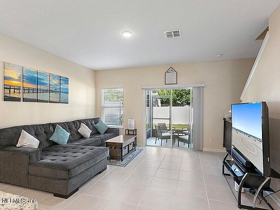 4th image of 13946 MOLINA Drive