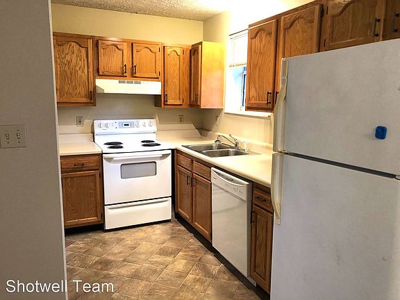3rd image of 1435 Schoolcraft Way