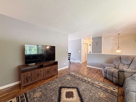 5th image of 100 Fern Dr