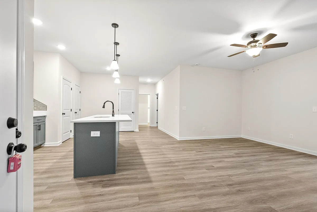 Building Photo - 15 Millswood Dr #B212