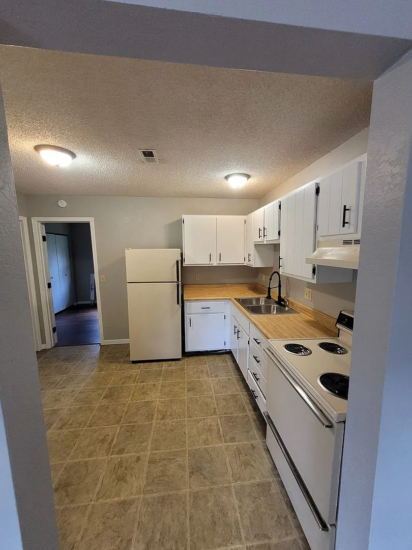 Cross Creek Apartments — Photo 3