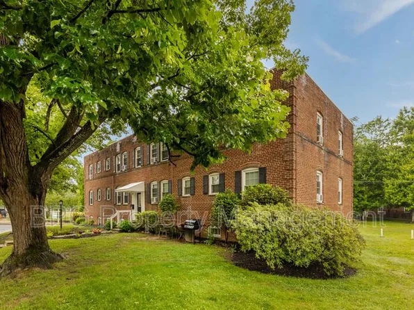 1100 N Kennebec St APT 1, Arlington, VA 22205