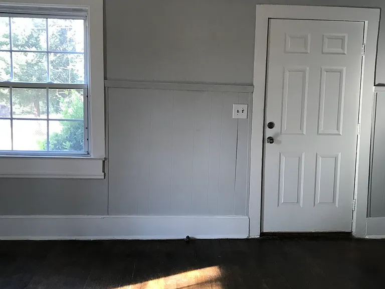 581 Hugh St — Photo 6