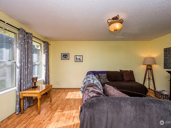 3rd image of 15611 90th Avenue Ct E