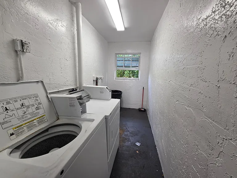 1441 NW 22nd St #20 — Photo 14