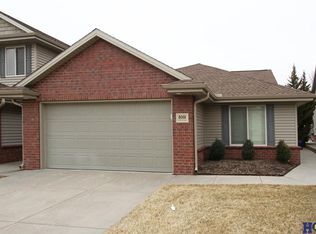 8001 Palmilla Ln, Lincoln, NE 68516