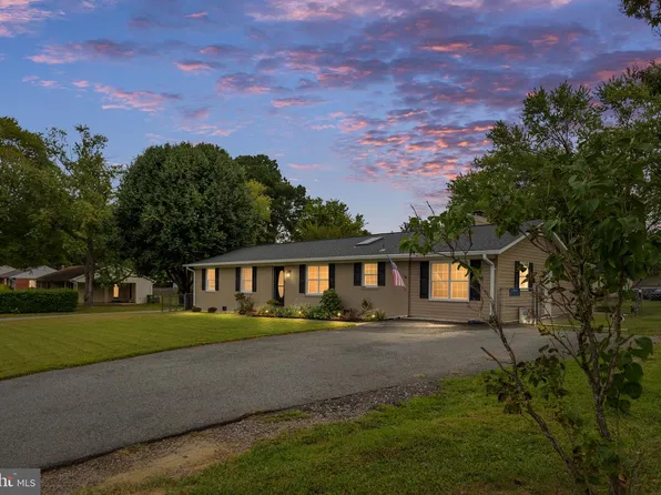718 Payton Dr, Fredericksburg, VA 22405
