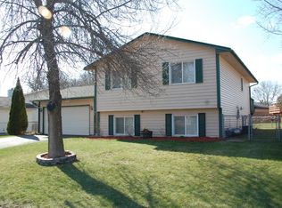 927 124th Ln NW, Coon Rapids, MN 55448