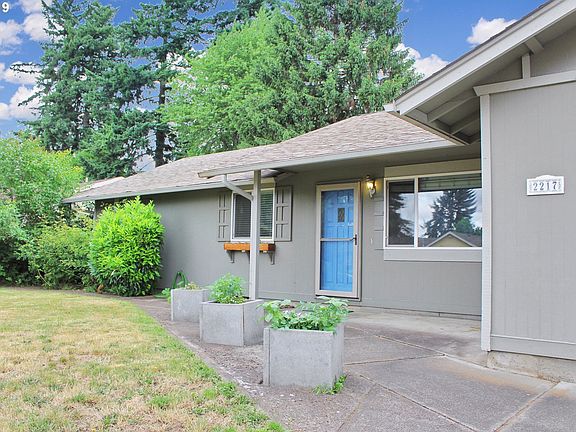 3rd image of 2217 NE 110th Ave