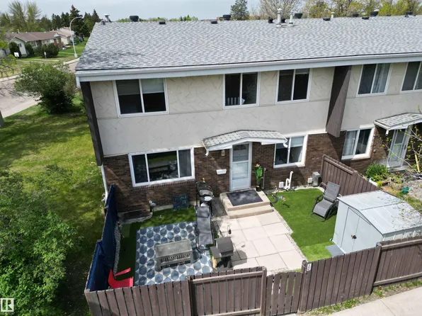 166 Roseland Vlg NW, Edmonton, AB T5E 5R6