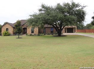 77 Oak Fields Dr, Floresville, TX 78114