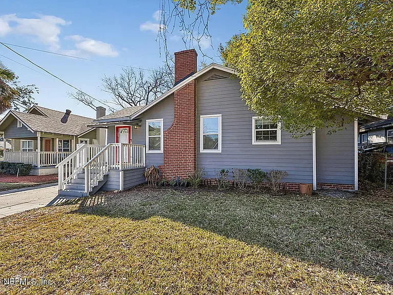 3 bed, 1300 sqft, $2,400 — Photo 1