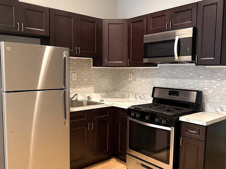 3211 W Montgomery Ave — Photo 4