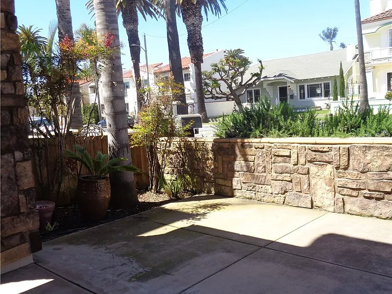 318 9th St — Photo 2
