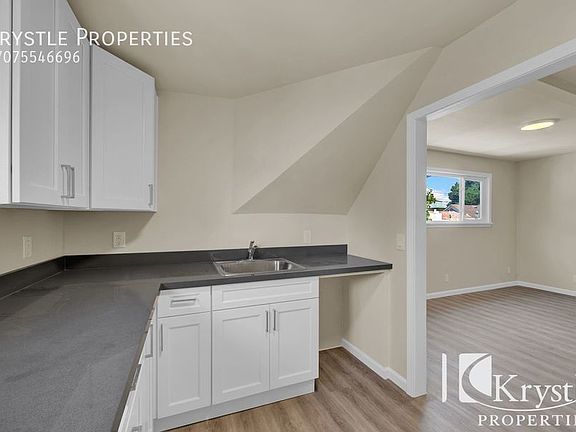 5th image of 708 Virginia St #B