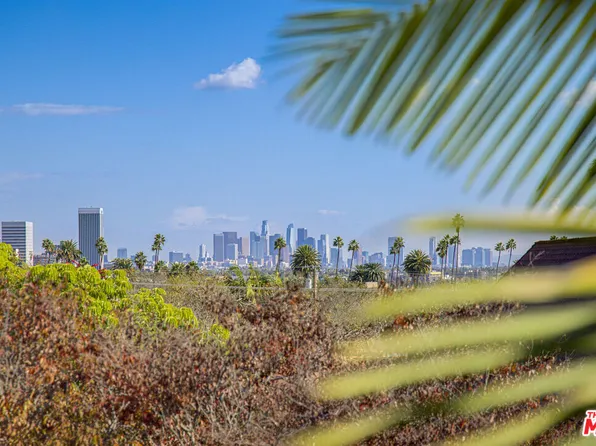 261 S Reeves Dr #Penthouse 3, Beverly Hills, CA 90212