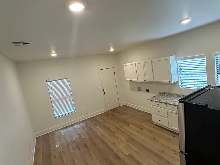 1633 Easy St — Photo 2