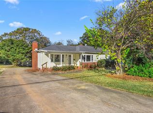 902 Liberty Dr, Thomasville, NC 27360