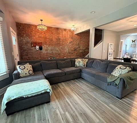 3rd image of 852 E Grand Blvd #852