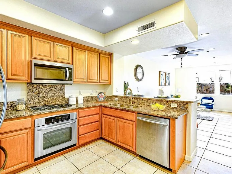 658 Luna Park Dr — Photo 3