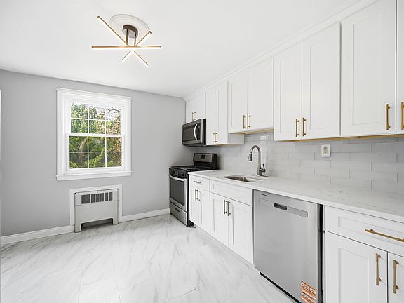 5th image of 445 Morris Ave #D